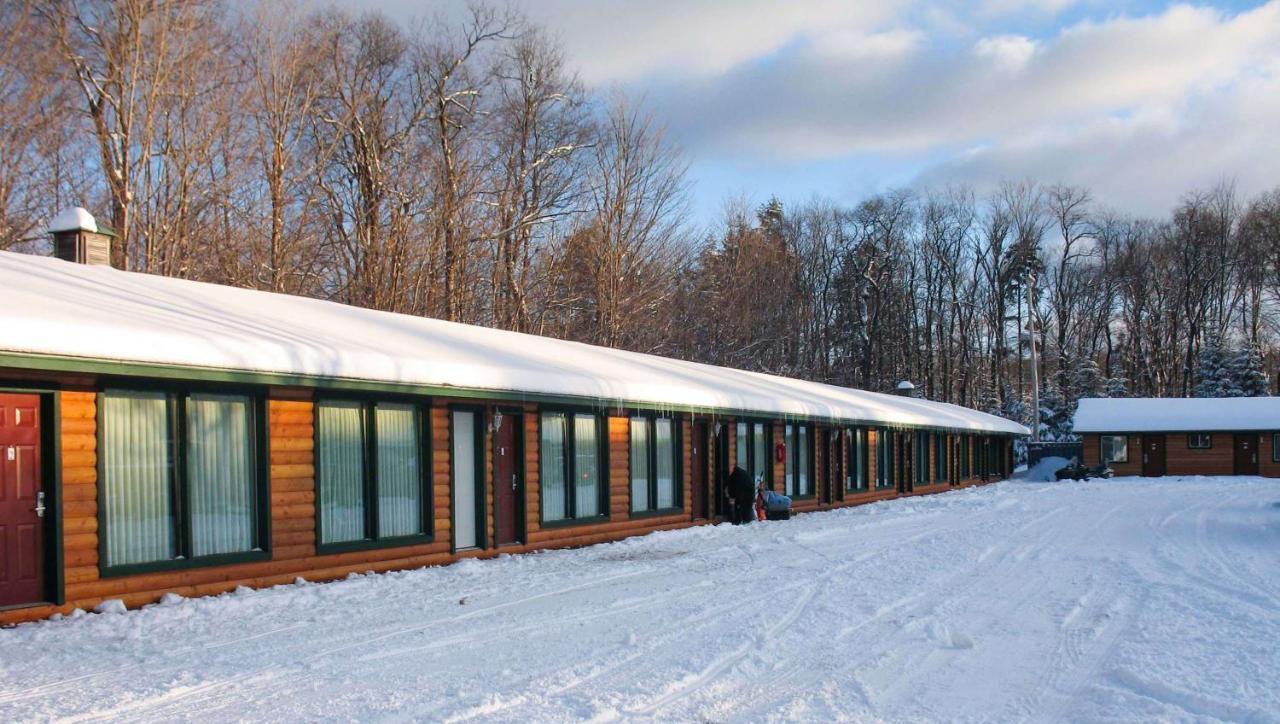 Adirondack Lodge *
