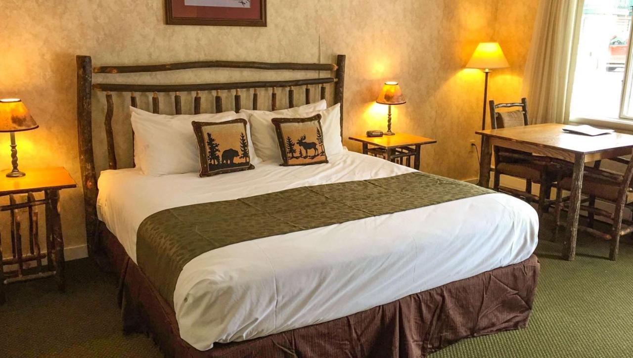 Adirondack Lodge