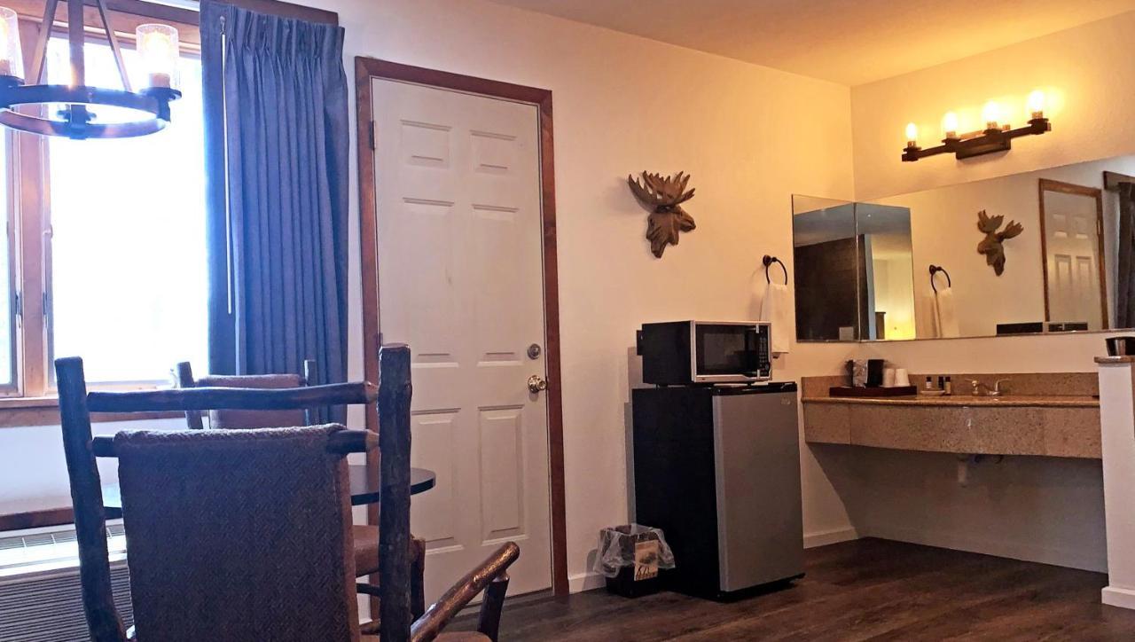 Adirondack Lodge *