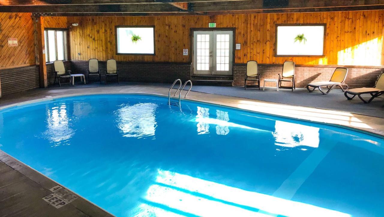 Lodge Adirondack
