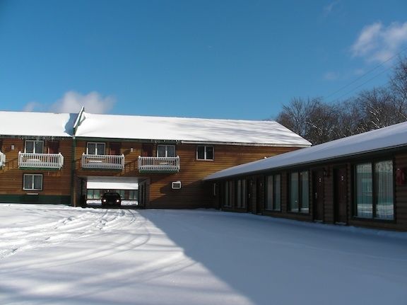 Adirondack Lodge *